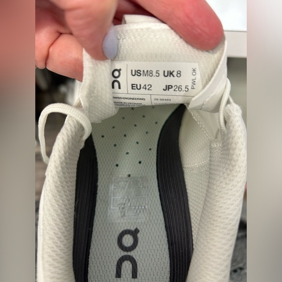 Mens On Running Cloudnova Form White Low Top Sneaker Everyday/Travel Cushion 8.5 - Picture 13 of 13